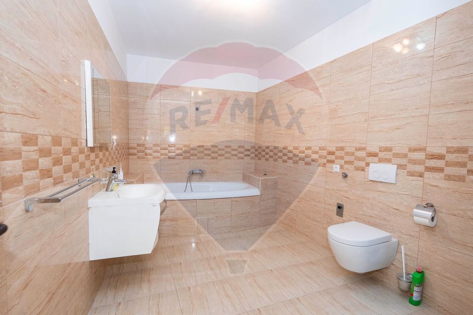 Casa 5 camere + spațiu comercial  zona centrala