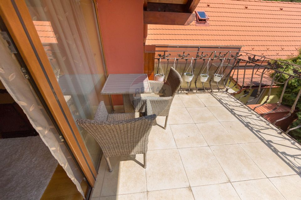 Property Located under Tâmpa composed of 2 Houses and Garden,