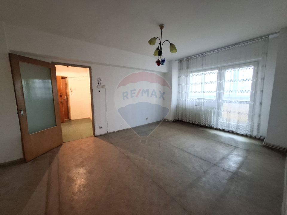 For sale 2 rooms apartment with central heating system, Titan