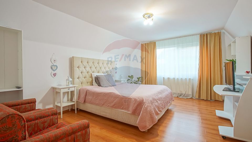 Casă cu 6 camere de vânzare în Râșnov, teren 1.100 mp, zona Glăjărie