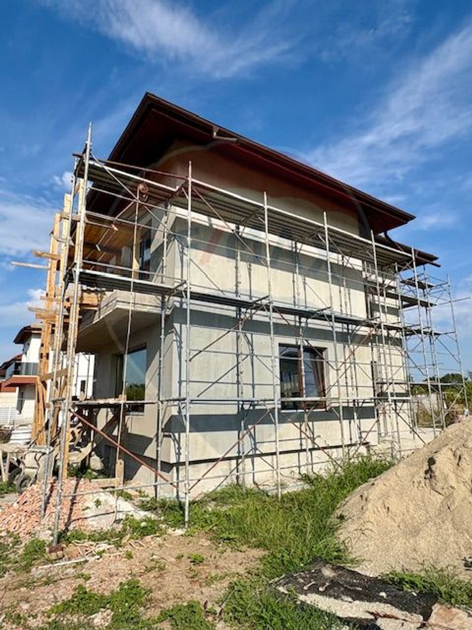 Vilă frumoasa cu 5 camere, 700 mp currte si pompa de caldura - Saftica