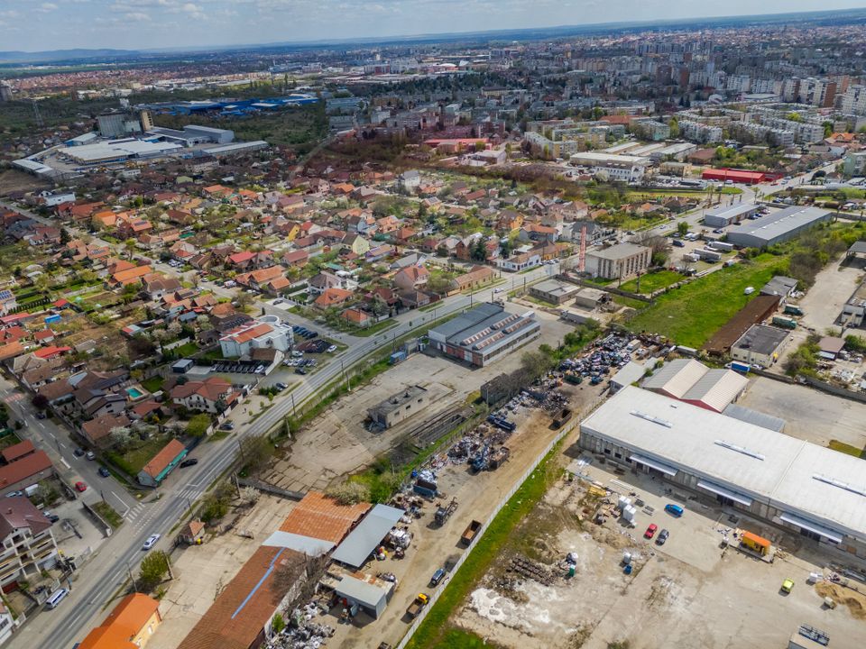 Teren 7619mp cu hala industriala/comerciala, FS - 110 ml de vanzare