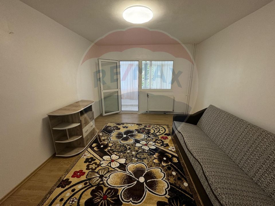 Apartament cu 4 camere de închiriat