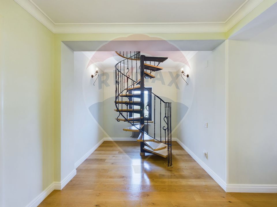 Unique Opportunity: Luxury House with Pool and Premium Finishes