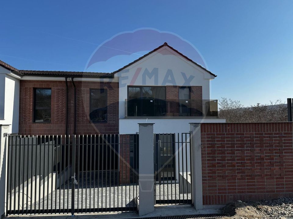 Vând Casă, in Borhanci