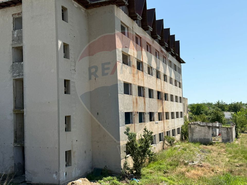 Bloc P+4 de vanzare, 40 apartamente, 2300 mp utili, BABADAG