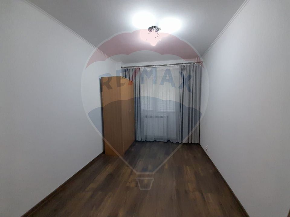 Apartament cu 3 camere de vânzare în zona Narcisa