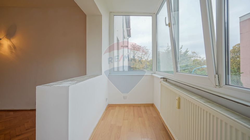 Vanzare apartament  4 camere zona Faget