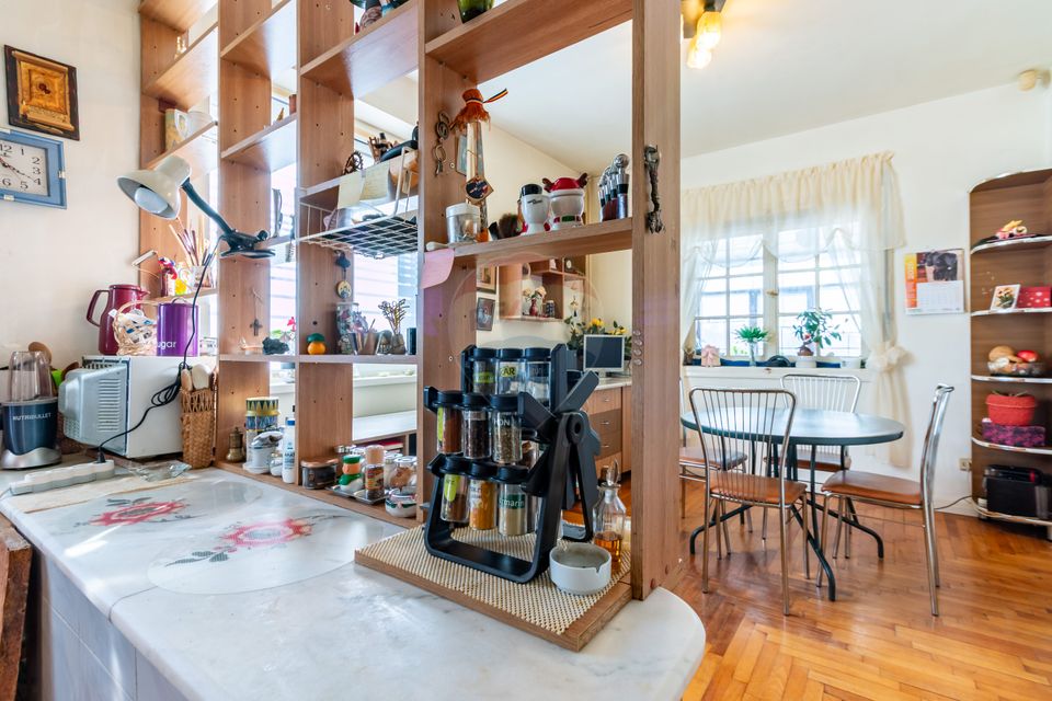 Casă / Vilă cu 4 camere de vânzare în zona Giulesti Sarbi