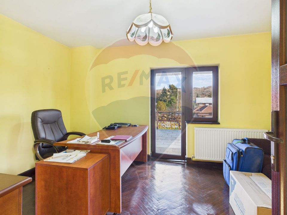 Vilă spațioasă în zona centrală Breaza, 310 mp utili, teren 610 mp