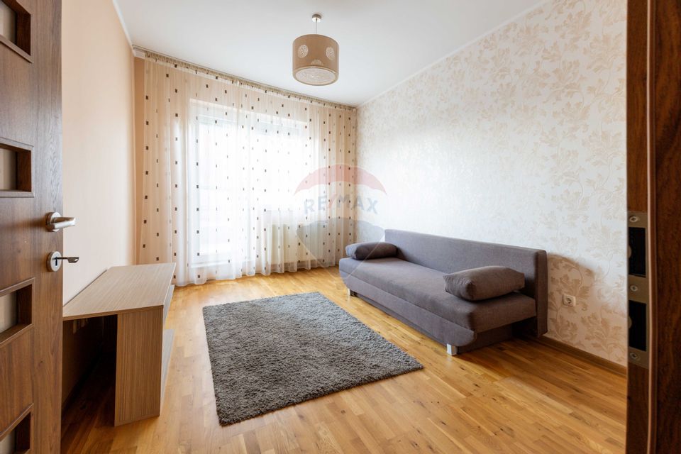 Apartament cu terasa mare 3 camere in cartierul Luceafărul, de vânzare