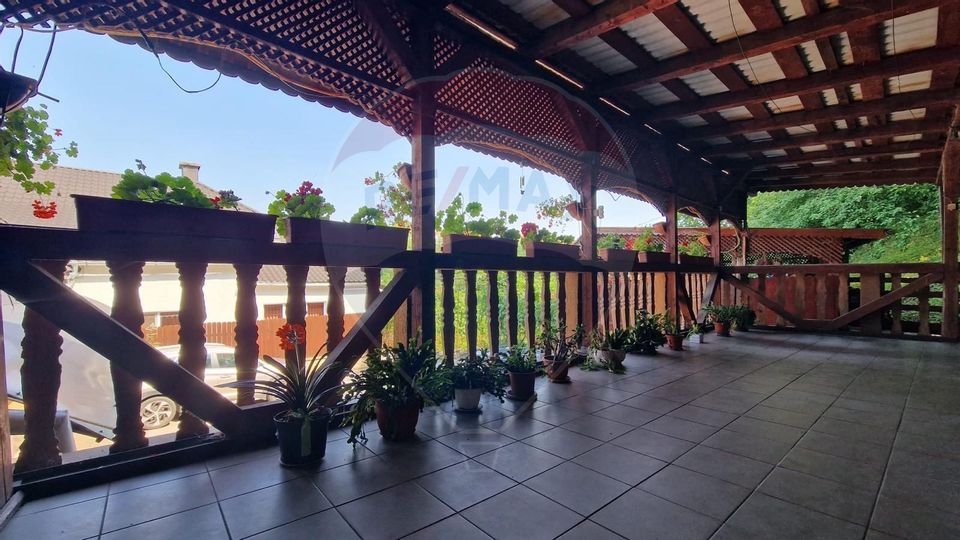 Casă cu 5 camere de vânzare în zona Central comision 0