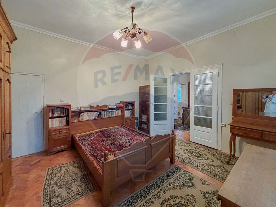 Casă / Vilă cu 5 camere de vânzare în Aleșd zona Ultracentral