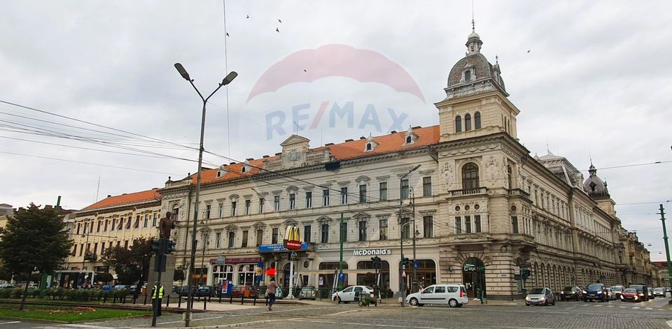 Apartament spatios de vanzare in Palatul Neuman, ultracentral.