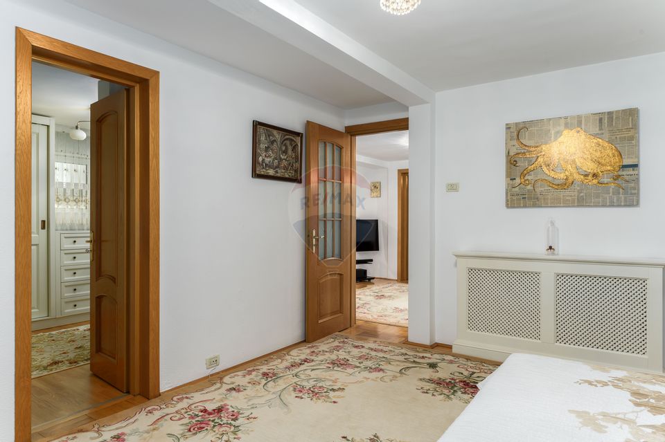 Apartament cu 5 camere  in vila,  curte si dependinte în Dorobanti