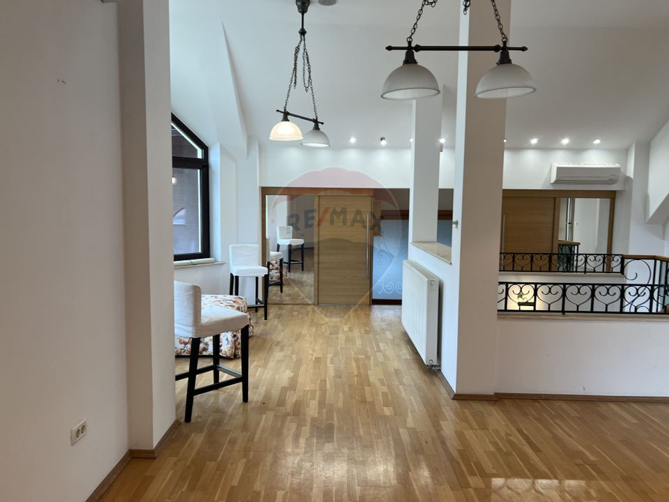 Casă / Vilă cu 5 camere de închiriat în zona Pipera