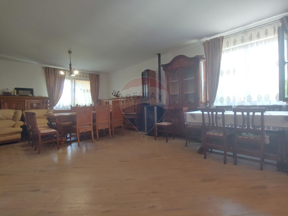 Casă / Vilă de lux cu 5 camere de vânzare în Vadu Moldovei, Suceava