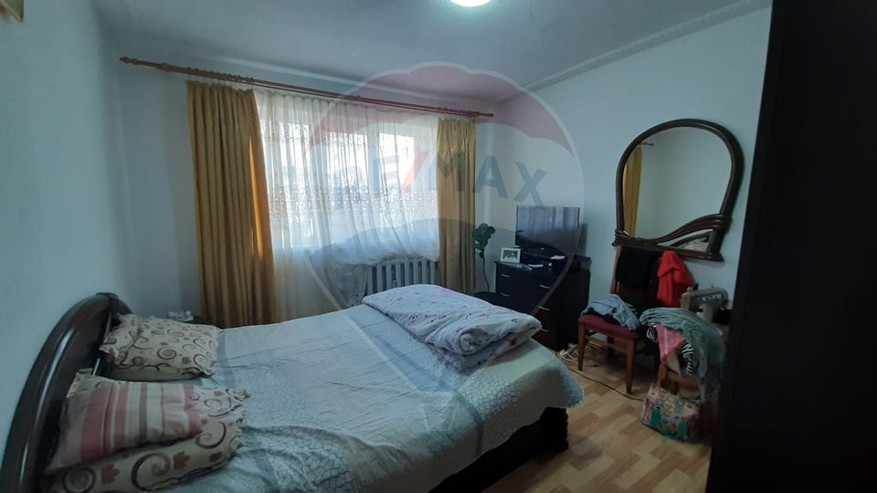 Apartament 2 camere B dul Bucuresti