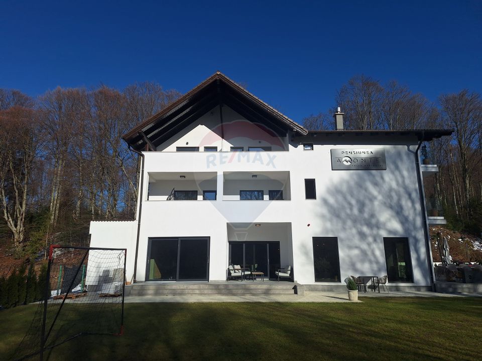 12 room Hotel / Pension for rent, Central area