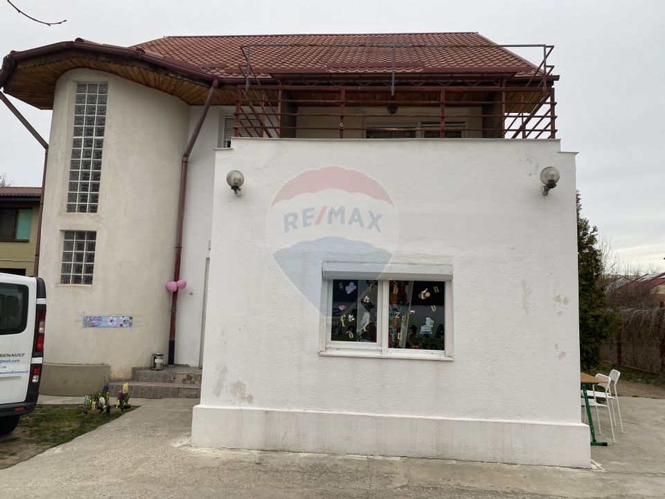 Casă / Vilă cu 6 camere de vânzare în zona Ozana-Pallady