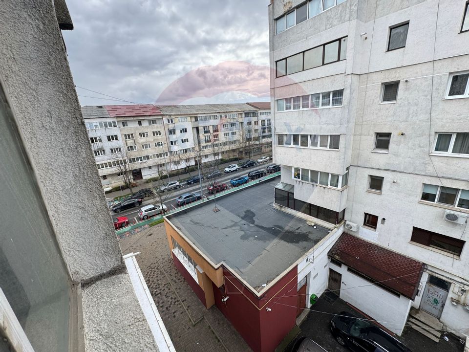 Apartament de vanzare - 4 camere- decomandat-Bistrita Lac