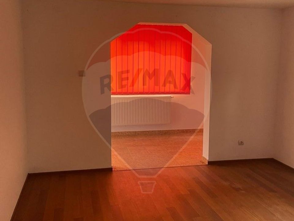 Casă / Vilă cu 6 camere de vânzare Leontinesti - Bacau