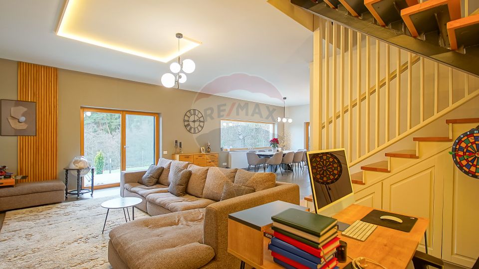 Vila moderna cu vedere spre padure Poiana Angelescu