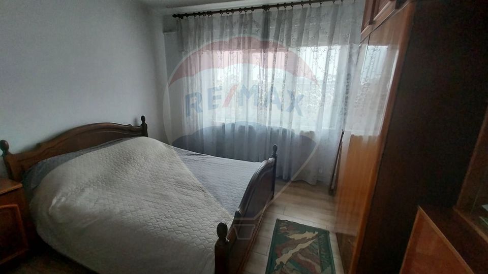 Apartament cu 3 camere decomandate în Lapus-Decebal