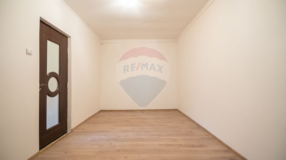 REZERVAT! Apartament cu o cameră de vânzare langă Biserica Neagră.