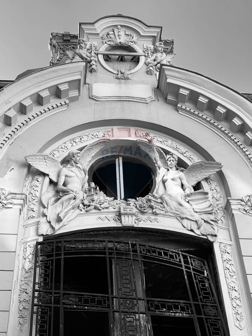 379sq.m Commercial Space for rent, Ultracentral area