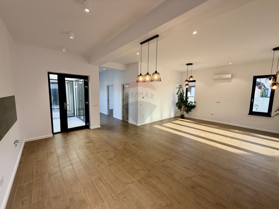 Casă / Vilă cu 4 camere de vânzare în zona Nord