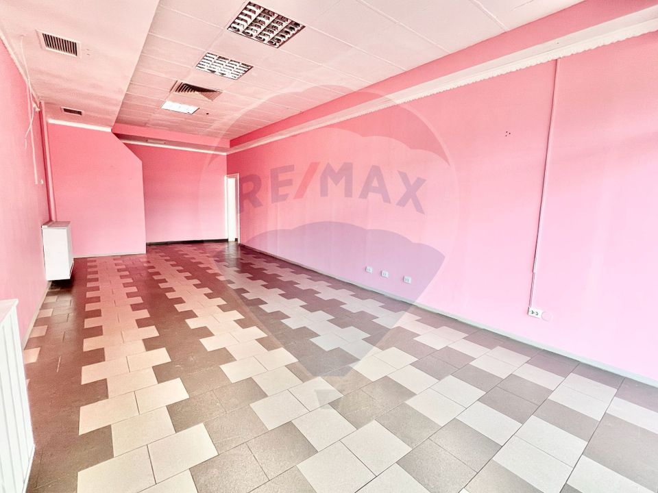 122sq.m Commercial Space for rent, Decebal area