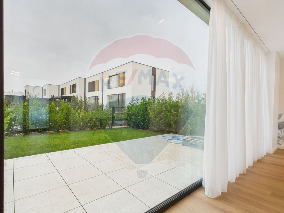 Vila luminoasa cu 4 camere si panouri solare in Amber FOREST Tunari