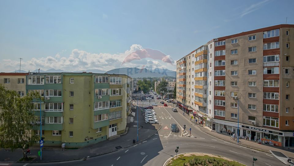 Apartament 3 camere, 2 băi –Tractorul