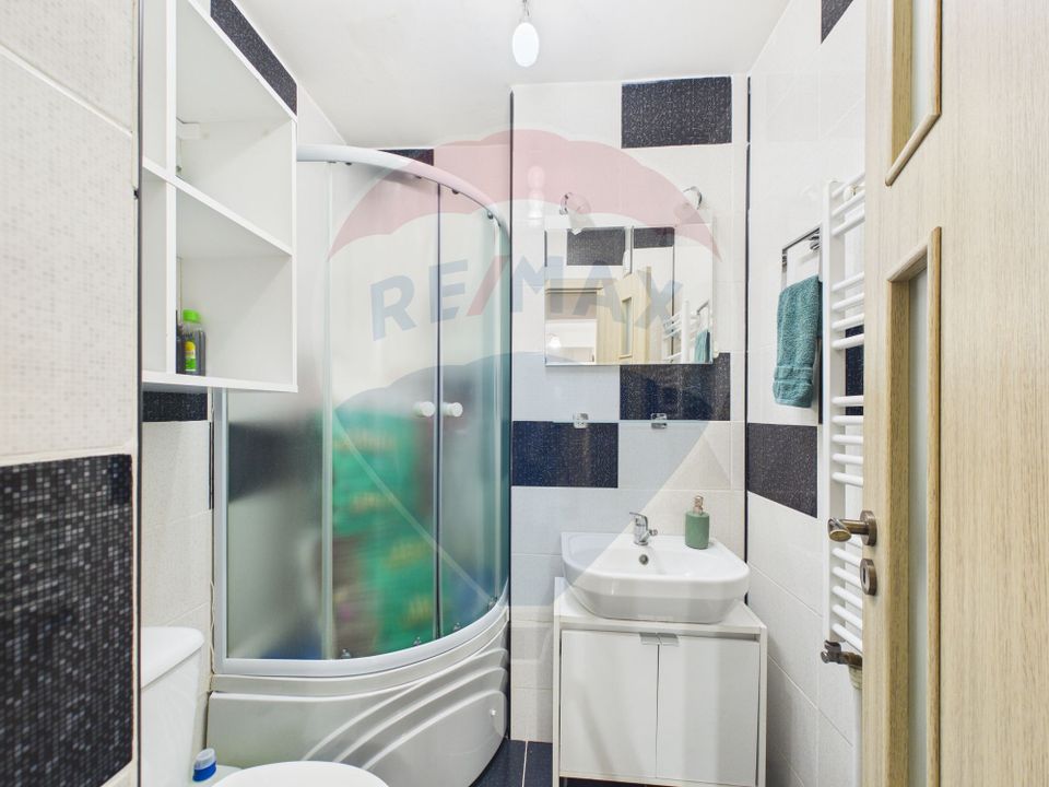 Apartament 4 camere de vanzare – complet renovat, mobilat și utilat