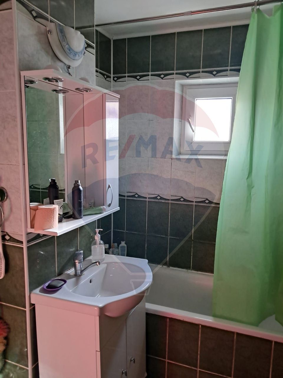 Apartament cu 3 camere de vânzare în zona Obcini