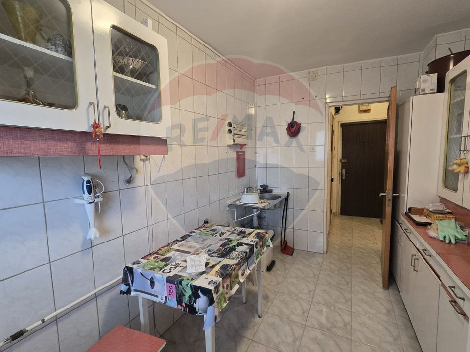 Apartament cu 3 camere de vânzare în zona Bucur Obor