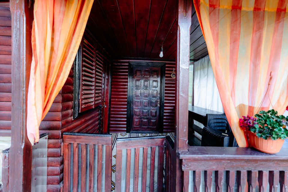 Vânzare pensiune renovată 2025 – 6 camere, Corbșori (Poenari)