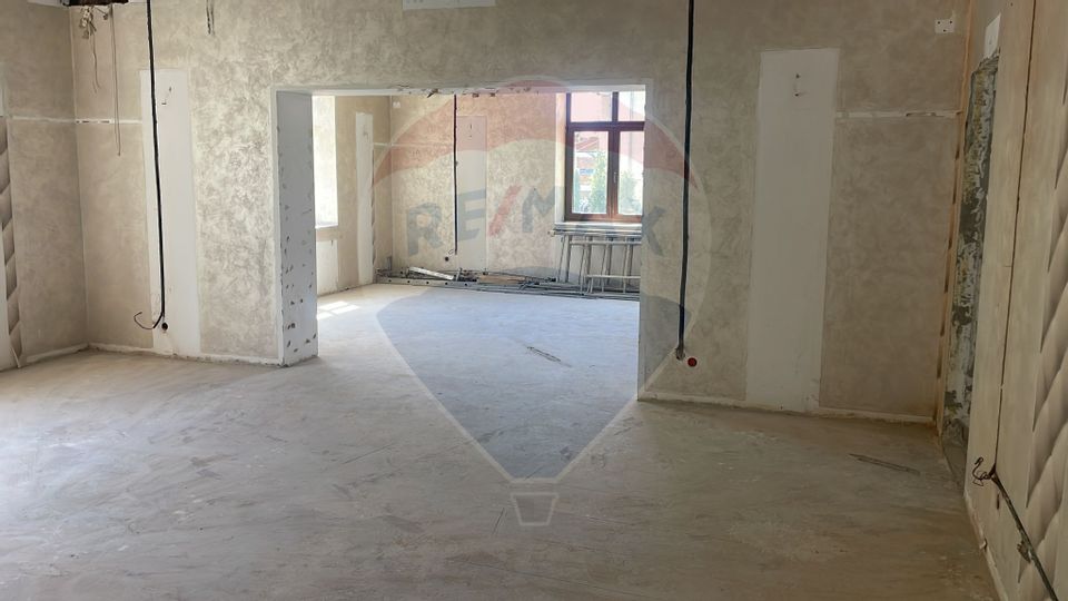 Spațiu comercial de 435mp de închiriat în zona Calea Bucuresti