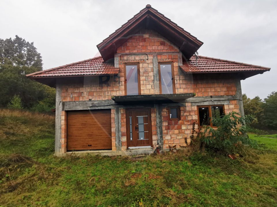 Casă la roșu de vânzare – 6.400 mp teren – Copalnic Mănăștur