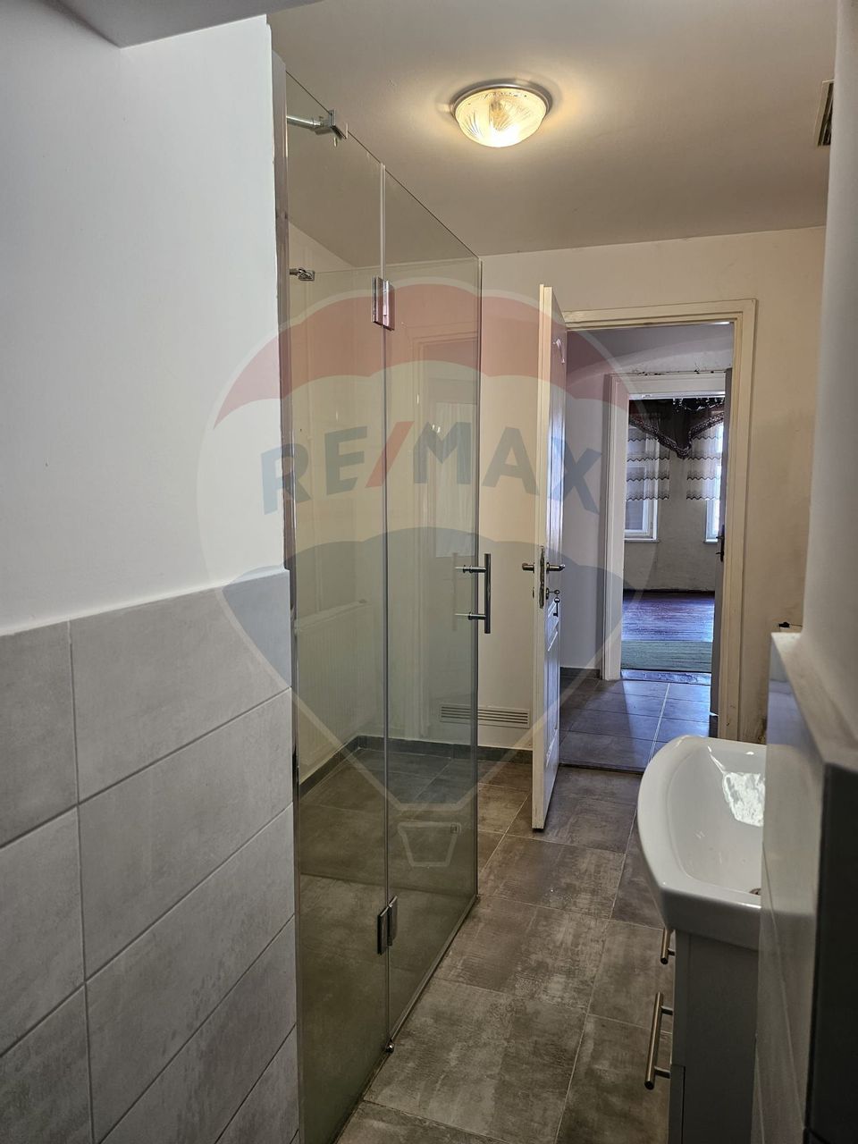 APARTAMENT  CU 3 CAMERE DE VANZARE IN ZONA CENTRALĂ