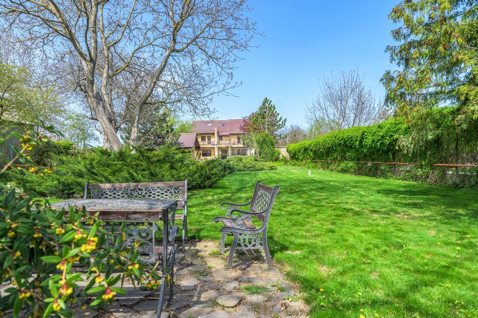 Oferta de sarbatori, discount 10% - Vilă cu parc, piscină și foișor