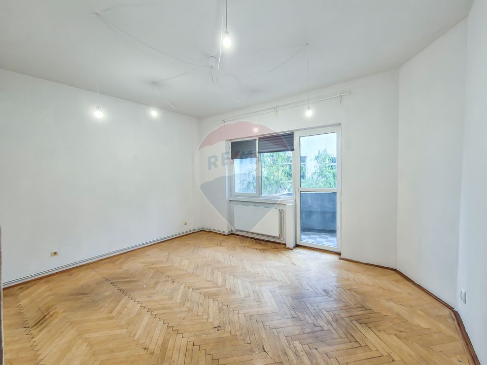 Apartament cu 4 camere de inchiriat, situat in zona Armenesca