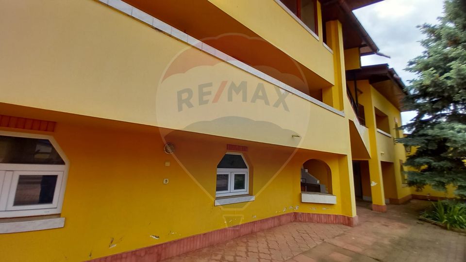 Casă / Vilă cu 21 camere de vânzare în zona Alexandriei