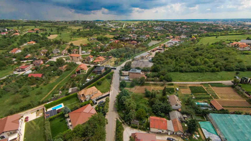 De Vânzare Teren Intravilan 1210 mp, dublu front, Strada Izvorului