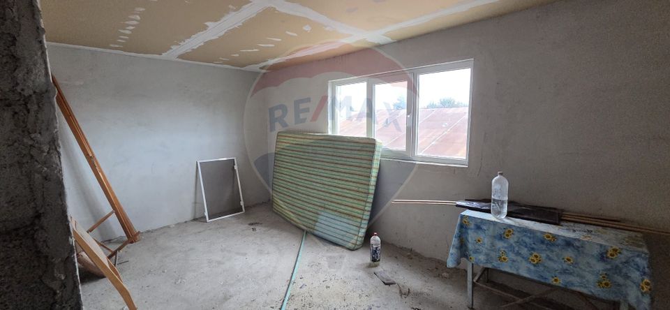 Casă / Vilă cu 5 camere de vânzare în zona Obor