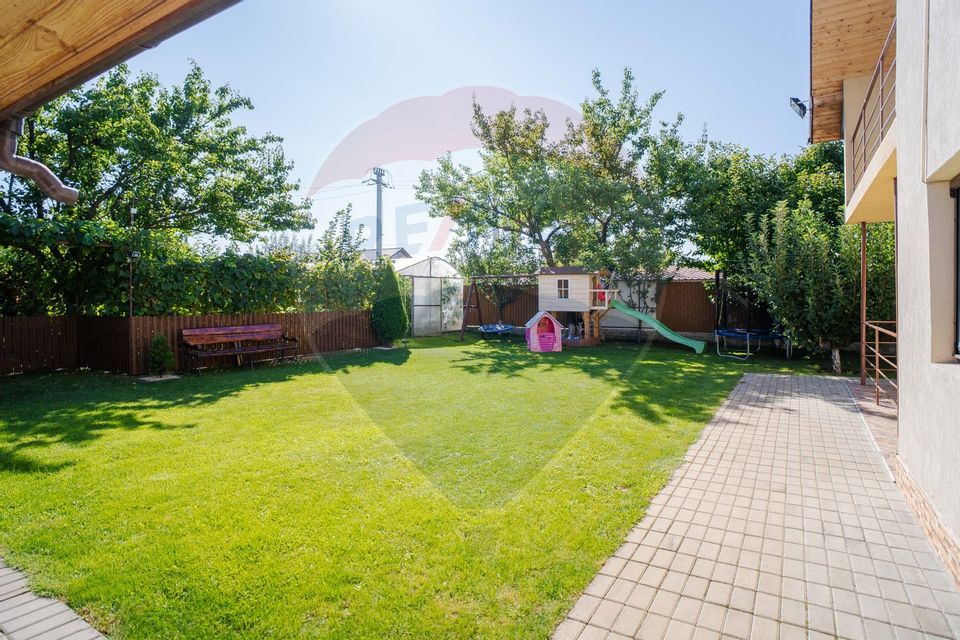 Casă / Vilă cu 5 camere de vânzare în zona Central