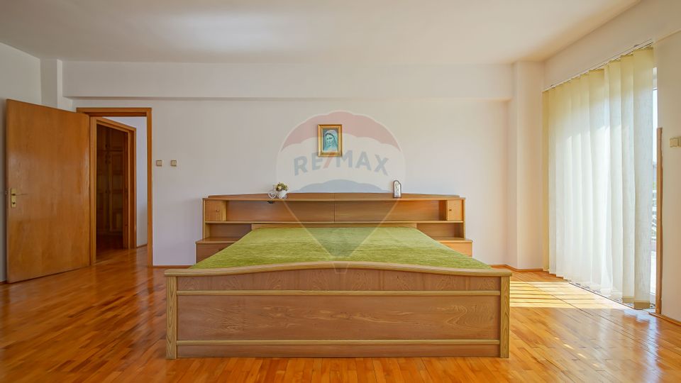 Vila impunatoare, rezidenta cu pretentii, Tractorul, Brasov