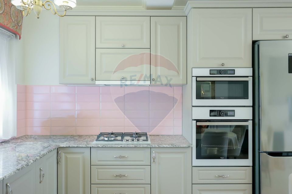 Casă de vânzare cu 4 camere în cartierul Beverly Hills, Sânmartin