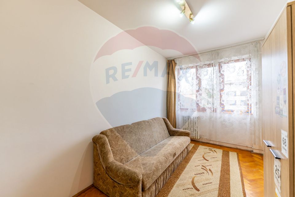 Apartament 4 camere de închiriat , ultracentral, centrală gaz